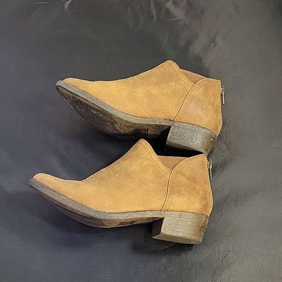 CAT&JACK BIG GIRLS SUEDE POINTED TOE BACK ZIPPER CLOSURE ANKLE BOOTIES - Picture 8 of 15